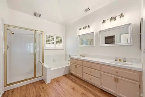 Bath - 741 Emerald Bay Dr, Fairfield, CA 94534 photo 2 of 6