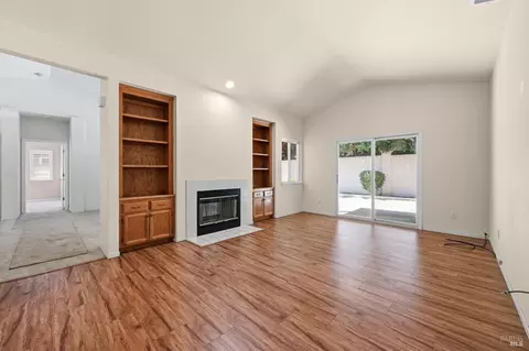 Living - 741 Emerald Bay Dr, Fairfield, CA 94534 photo 5 of 5