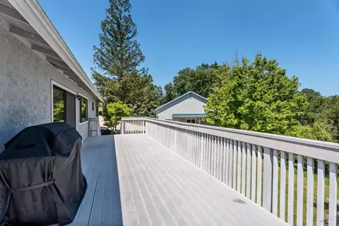 Exterior - 800 Riverside Dr, Ukiah, CA 95482 photo 5 of 15