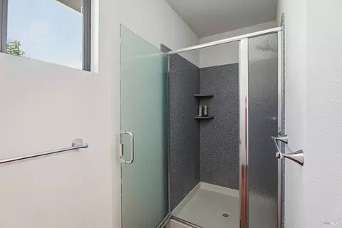 Bath - 800 Riverside Dr, Ukiah, CA 95482 photo 5 of 6