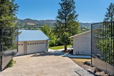 Exterior - 800 Riverside Dr, Ukiah, CA 95482 photo 3 of 15