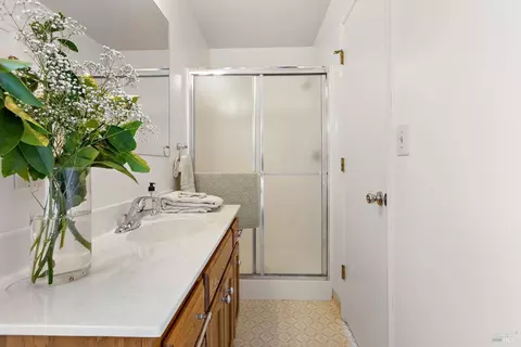 Bath - 1826 Vervais Ave, Vallejo, CA 94591 photo 4 of 4