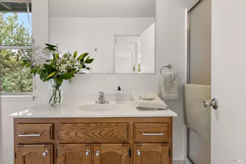 Bath - 1826 Vervais Ave, Vallejo, CA 94591 photo 3 of 4