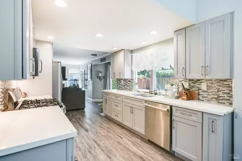 Kitchen - 6441 Yale St, Windsor, CA 95492 photo 2 of 3