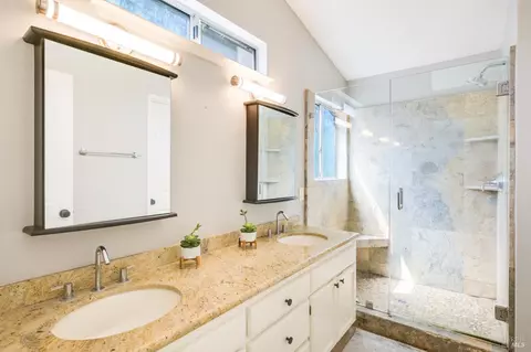 Bath - 6441 Yale St, Windsor, CA 95492 photo 1 of 3