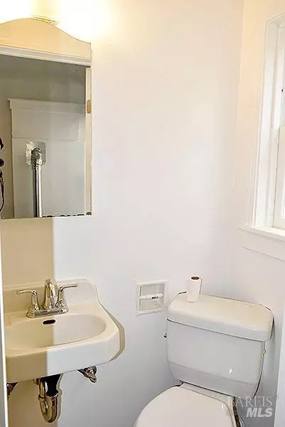 Bath - 409 Carolina St, Vallejo, CA 94590 photo 5 of 8
