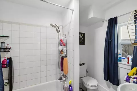 Bath - 409 Carolina St, Vallejo, CA 94590 photo 2 of 8