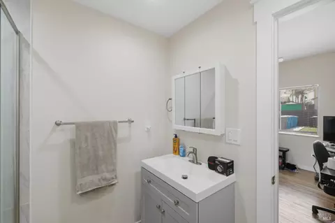 Bath - 409 Carolina St, Vallejo, CA 94590 photo 7 of 8