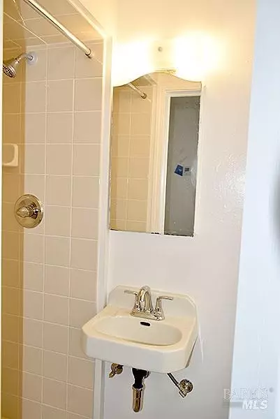 Bath - 409 Carolina St, Vallejo, CA 94590 photo 4 of 8