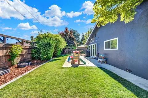 Exterior - 850 Sunset Dr, Dixon, CA 95620 photo 21 of 26