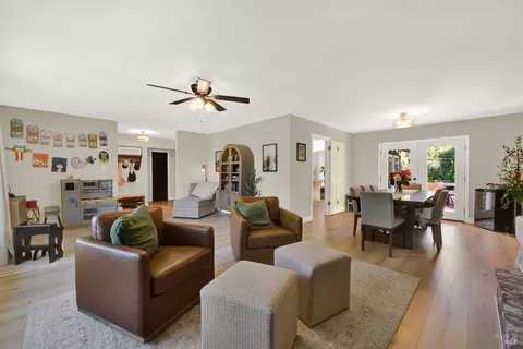 Living - 850 Sunset Dr, Dixon, CA 95620 photo 3 of 4