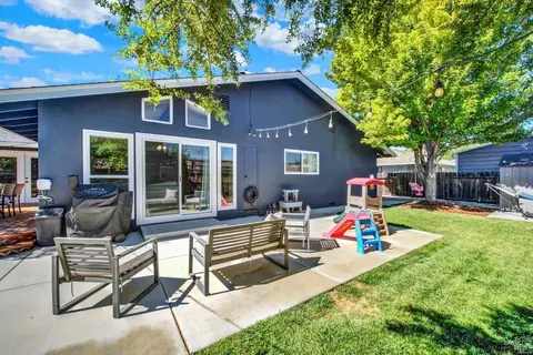 Exterior - 850 Sunset Dr, Dixon, CA 95620 photo 18 of 26