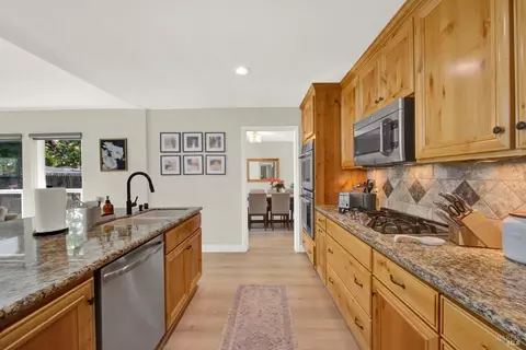 Kitchen - 850 Sunset Dr, Dixon, CA 95620 photo 5 of 8