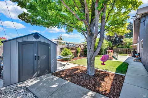 Exterior - 850 Sunset Dr, Dixon, CA 95620 photo 22 of 26