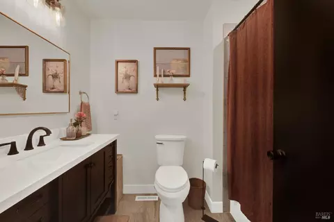 Bath - 850 Sunset Dr, Dixon, CA 95620 photo 2 of 5