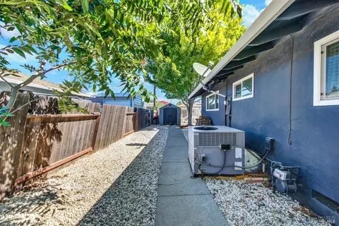 Exterior - 850 Sunset Dr, Dixon, CA 95620 photo 24 of 26
