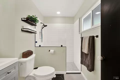 Bath - 850 Sunset Dr, Dixon, CA 95620 photo 5 of 5