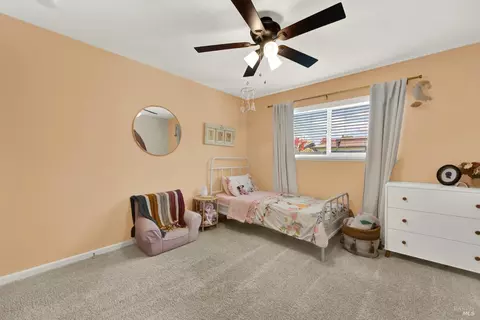 Bedroom - 850 Sunset Dr, Dixon, CA 95620 photo 4 of 7