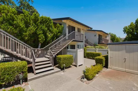 Exterior - 641 Cottage Dr, Napa, CA 94558 photo 4 of 12