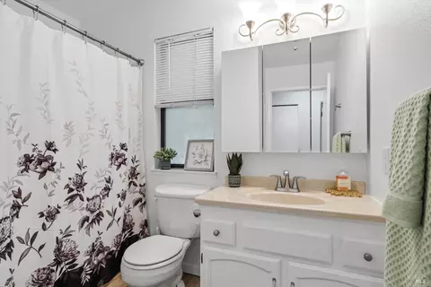 Bath - 107 Nicholas Ct, Cotati, CA 94931 photo 1 of 1