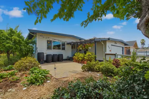 155 Donner Dr, Vacaville, CA 95687