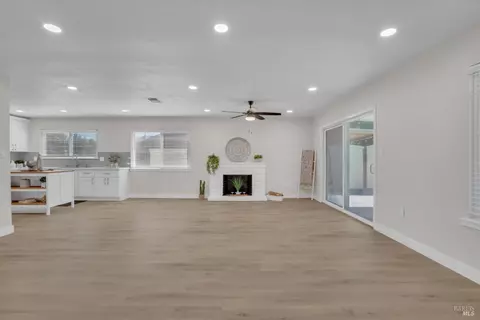 Living - 505 Mckenzie Dr, Dixon, CA 95620 photo 2 of 2