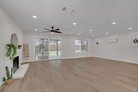 Living - 505 Mckenzie Dr, Dixon, CA 95620 photo 1 of 2