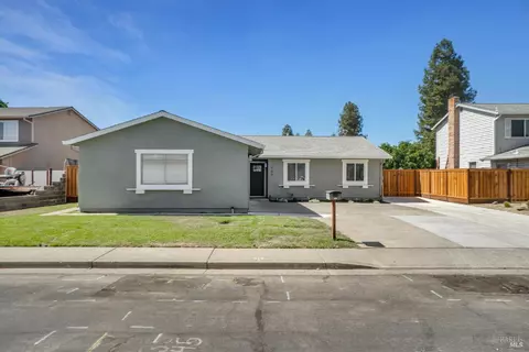 Exterior - 505 Mckenzie Dr, Dixon, CA 95620 photo 2 of 4