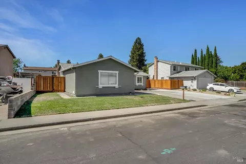 Exterior - 505 Mckenzie Dr, Dixon, CA 95620 photo 1 of 4