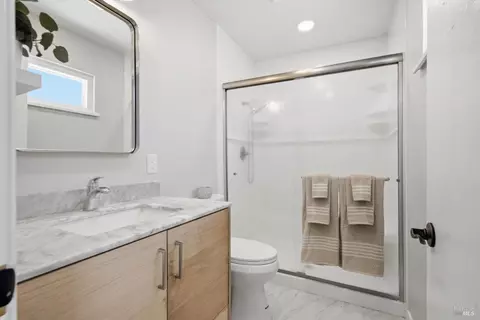 Bath - 505 Mckenzie Dr, Dixon, CA 95620 photo 2 of 2