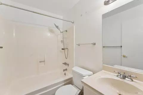 Bath - 355 Parkview Ter Ter #A-8, Vallejo, CA 94589 photo 3 of 3
