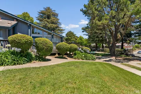 Exterior - 355 Parkview Ter Ter #A-8, Vallejo, CA 94589 photo 7 of 7