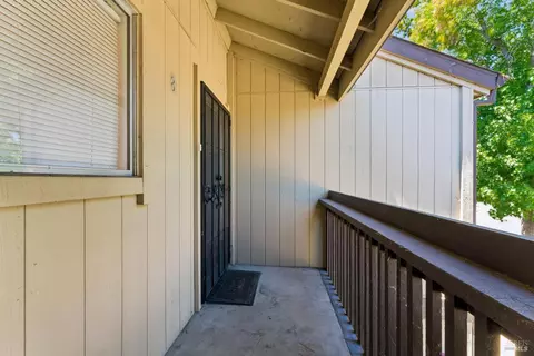 Exterior - 355 Parkview Ter Ter #A-8, Vallejo, CA 94589 photo 3 of 7