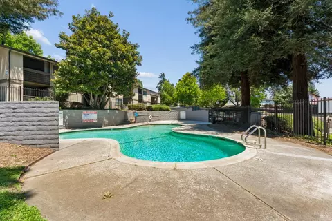 Exterior - 355 Parkview Ter Ter #A-8, Vallejo, CA 94589 photo 5 of 7