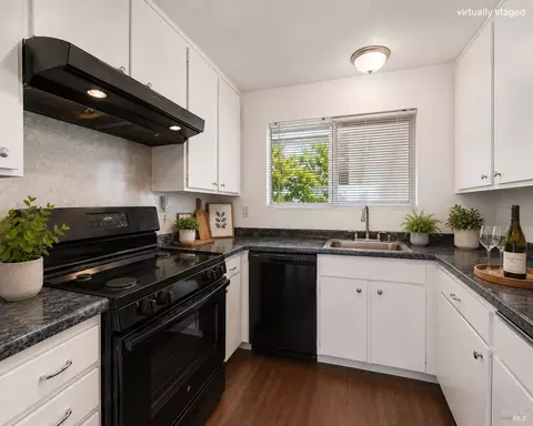 Kitchen - 355 Parkview Ter Ter #A-8, Vallejo, CA 94589 photo 3 of 4
