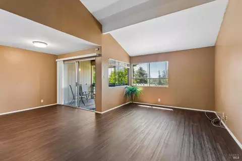 Living - 355 Parkview Ter Ter #A-8, Vallejo, CA 94589 photo 2 of 4