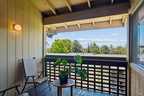Exterior - 355 Parkview Ter Ter #A-8, Vallejo, CA 94589 photo 2 of 7