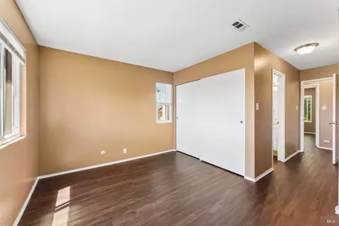 Bedroom - 355 Parkview Ter Ter #A-8, Vallejo, CA 94589 photo 5 of 7
