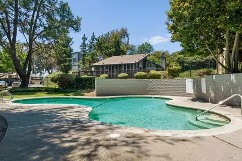 Exterior - 355 Parkview Ter Ter #A-8, Vallejo, CA 94589 photo 6 of 7
