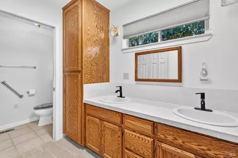 Bath - 30 Mill Ct, Ukiah, CA 95482 photo 2 of 2