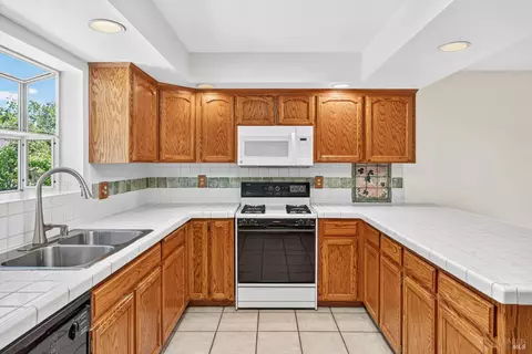 Kitchen - 30 Mill Ct, Ukiah, CA 95482 photo 4 of 4