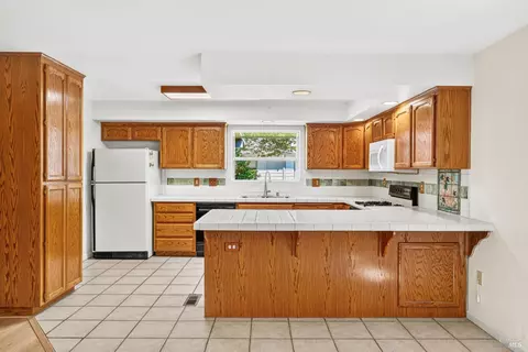 Kitchen - 30 Mill Ct, Ukiah, CA 95482 photo 1 of 4
