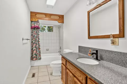 Bath - 30 Mill Ct, Ukiah, CA 95482 photo 1 of 2