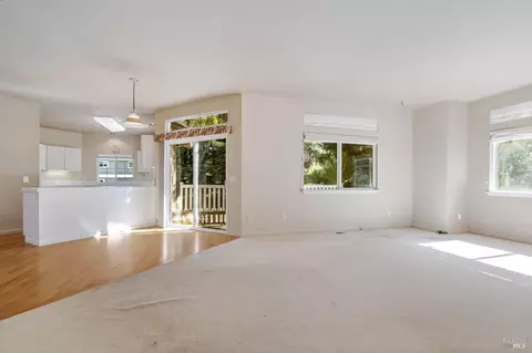 Living - 602 Deerfield Ln, Petaluma, CA 94952 photo 4 of 5
