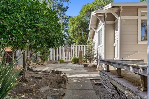 Exterior - 602 Deerfield Ln, Petaluma, CA 94952 photo 7 of 10