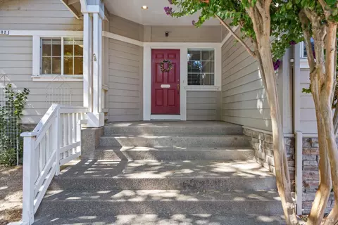 Exterior - 602 Deerfield Ln, Petaluma, CA 94952 photo 5 of 10