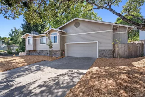 Exterior - 602 Deerfield Ln, Petaluma, CA 94952 photo 2 of 10