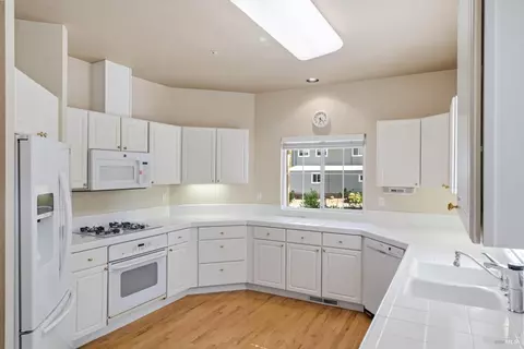 Kitchen - 602 Deerfield Ln, Petaluma, CA 94952 photo 1 of 2
