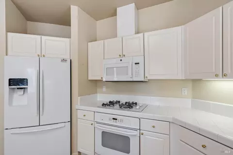 Kitchen - 602 Deerfield Ln, Petaluma, CA 94952 photo 2 of 2