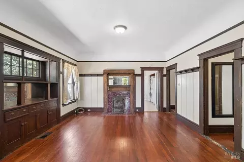 Living - 1110-1112 Marin St, Vallejo, CA 94590 photo 3 of 4